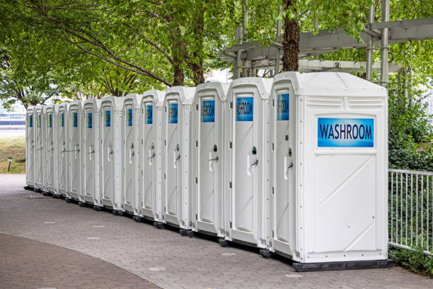 Porta potty delivery and setup in Mccullom Lake, IL